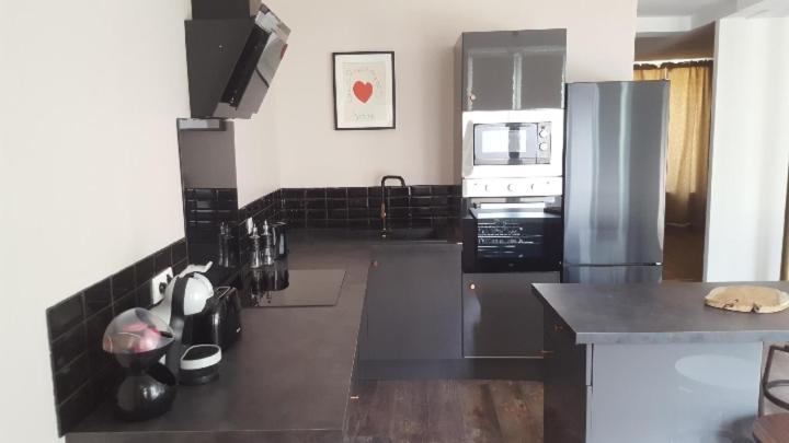 Appartement Spacieux Et Atypique Sedan Exterior foto