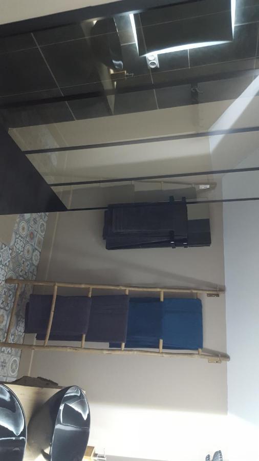 Appartement Spacieux Et Atypique Sedan Exterior foto