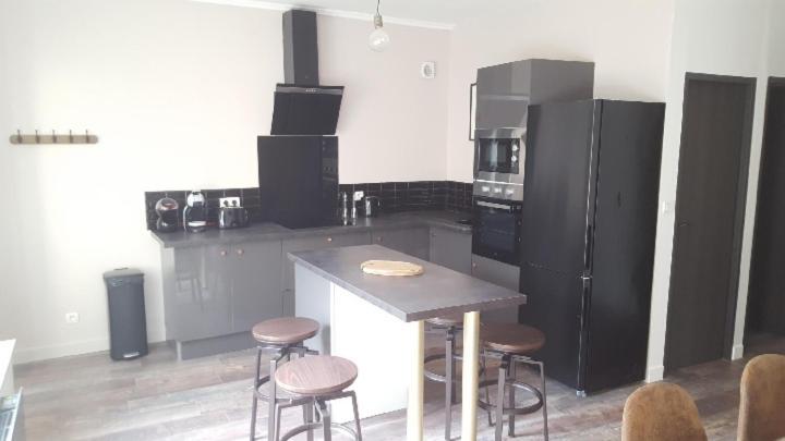 Appartement Spacieux Et Atypique Sedan Exterior foto